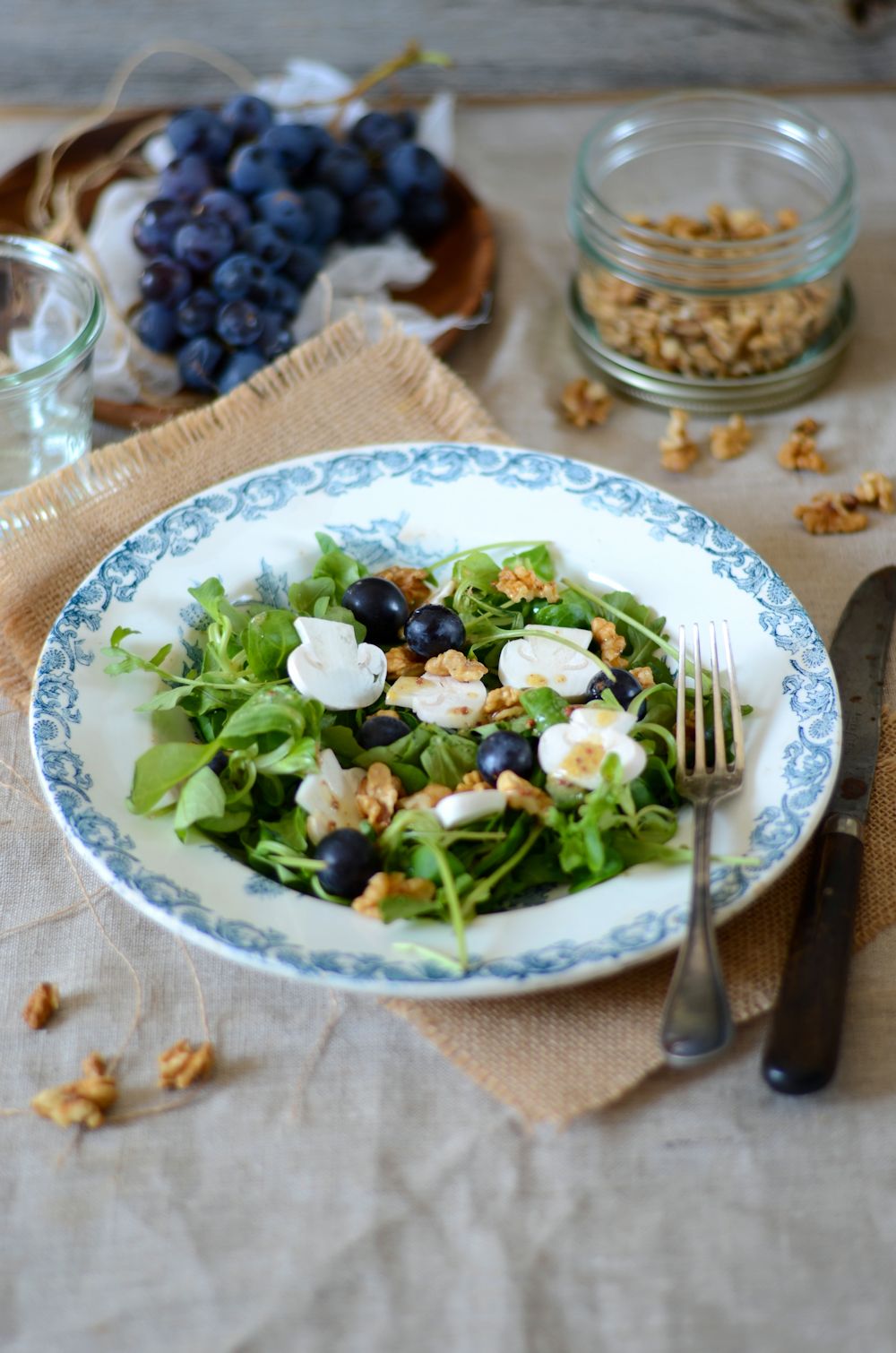 salade de roquette, champignons et raisin