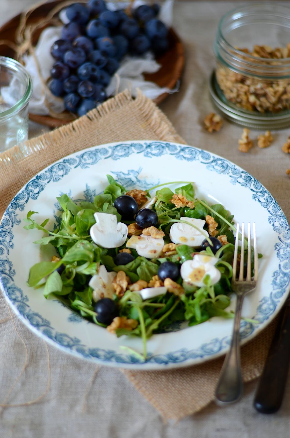 salade de roquette, champignons et raisin