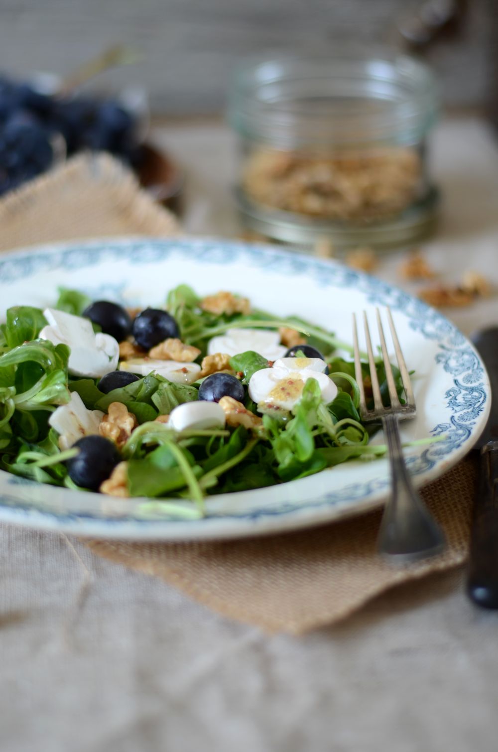 salade de roquette, champignons et raisin