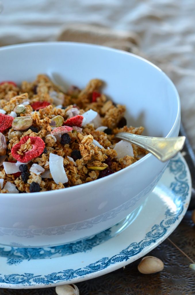 Granola Maison Aux Fruits Rouges Pistaches Et Noix De Coco Recette