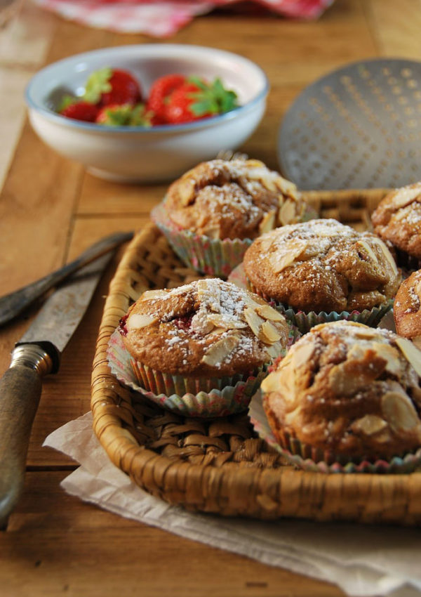 Muffins aux fraises, pomme et amandes
