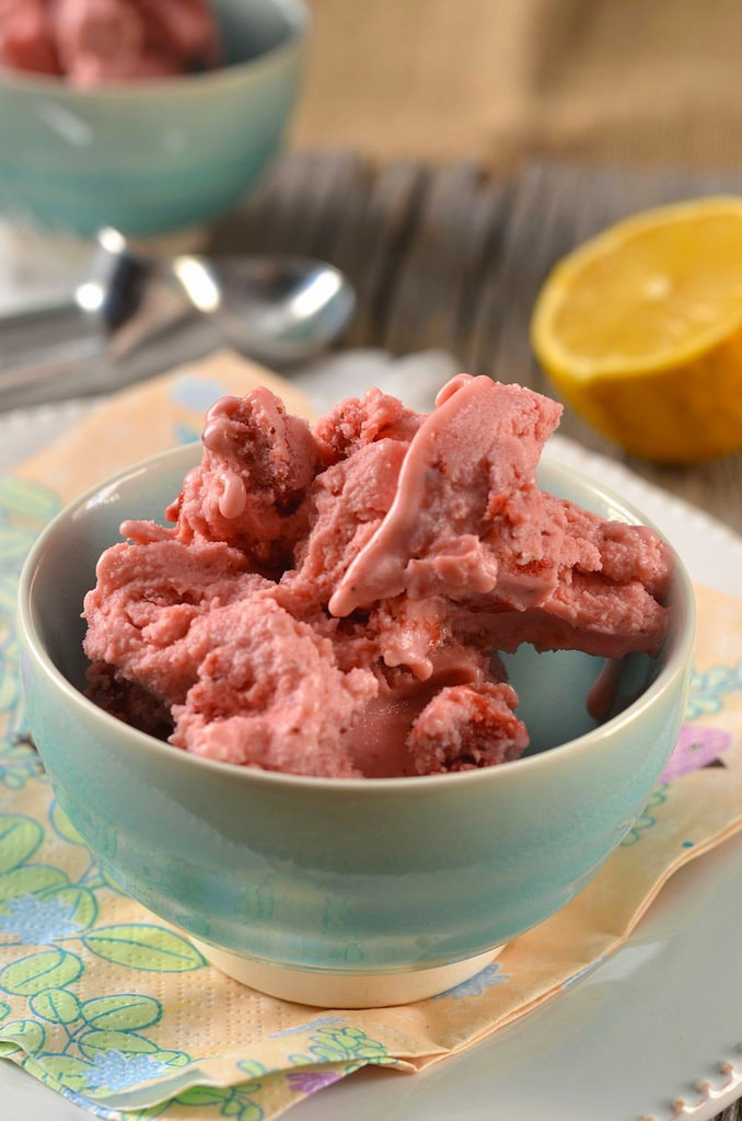Yaourt glacé à la fraise {frozen yogurt}