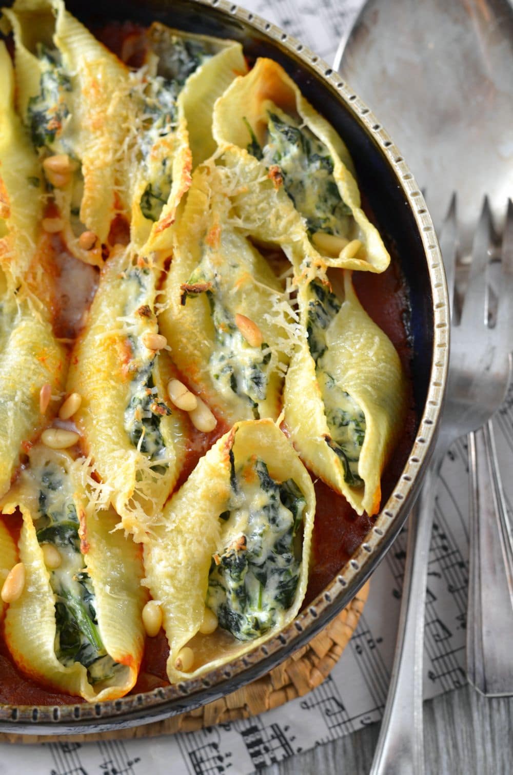 Conchiglioni pasta stuffed with ricotta and spinach