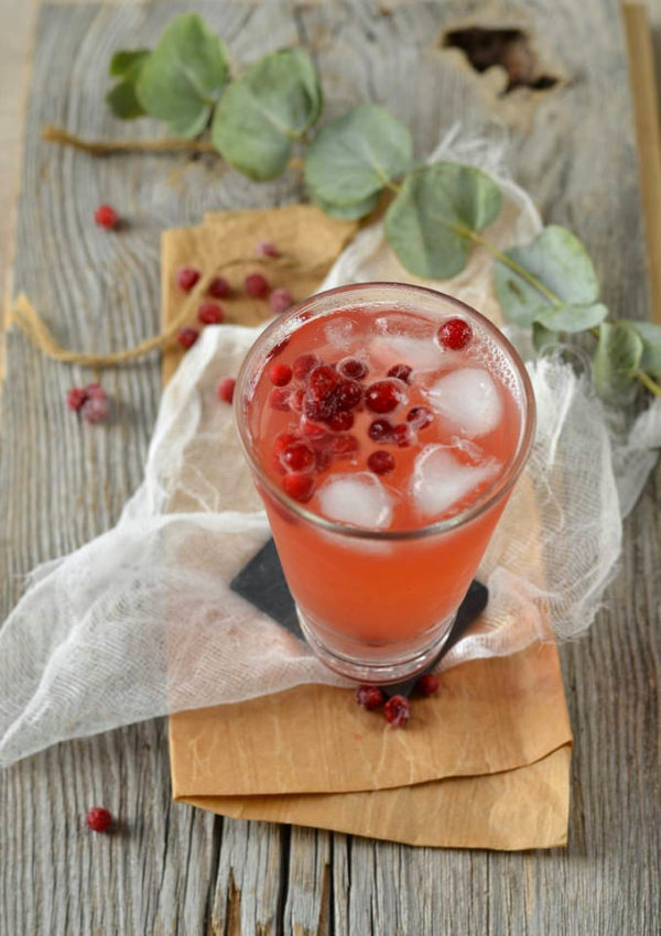 Cocktail sans alcool aux cranberries et citron vert detox