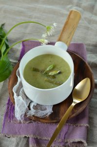 Velouté d'asperges et ail des ours