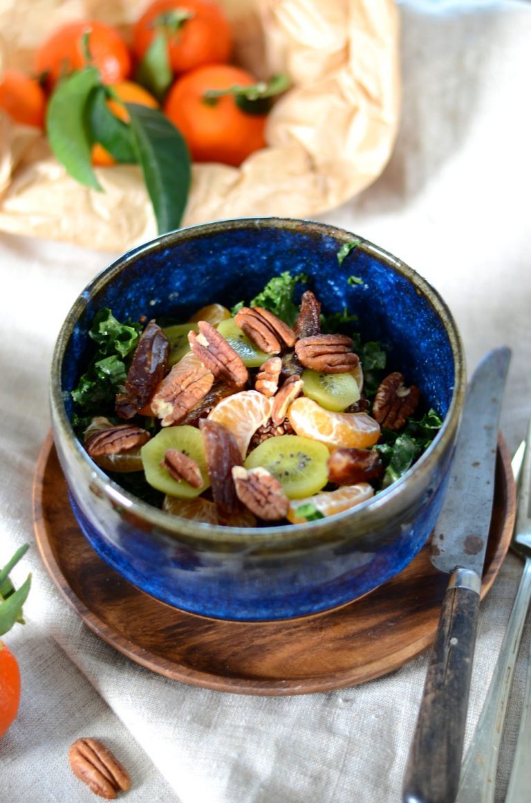 Salade de chou kale, quinoa, noix de pécan et fruits - Recette