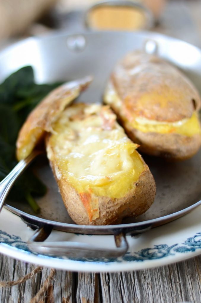 Raclette revisitée dans des pommes de terre au four Recette
