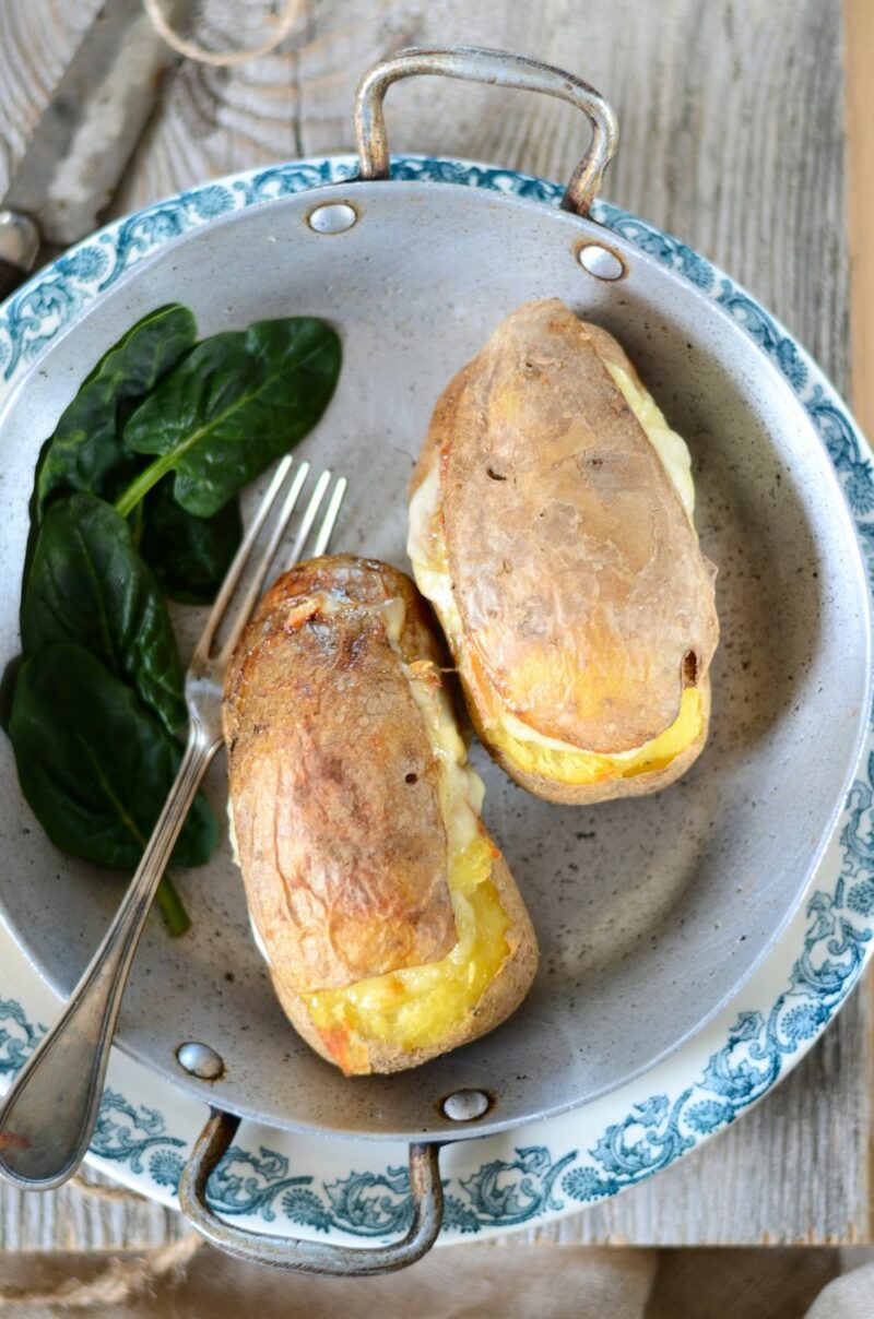 Raclette revisitée dans des pommes de terre au four Recette Raclette revisitée dans des pommes de terre au four Recette