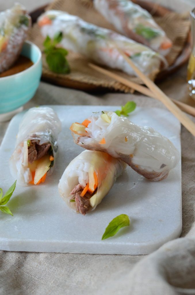 Rouleau de printemps au boeuf, basilic thaï et sauce cacahuète
