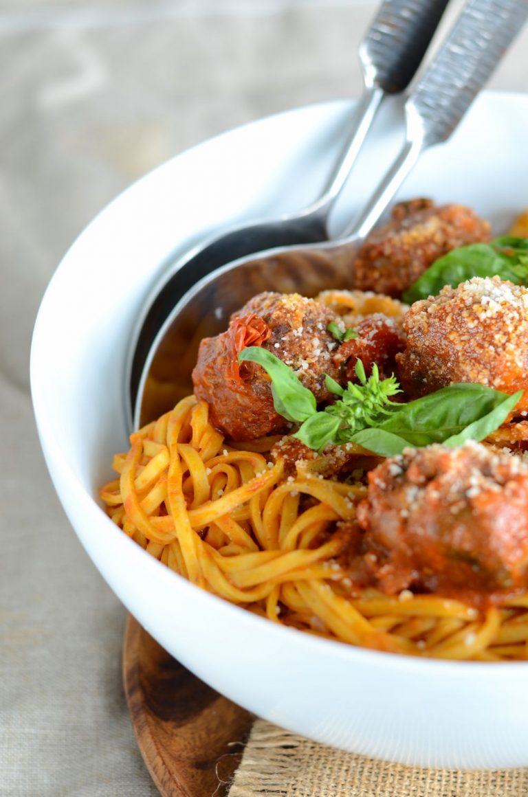 Tagliolini aux boulettes de boeuf et sauce tomate au basilic
