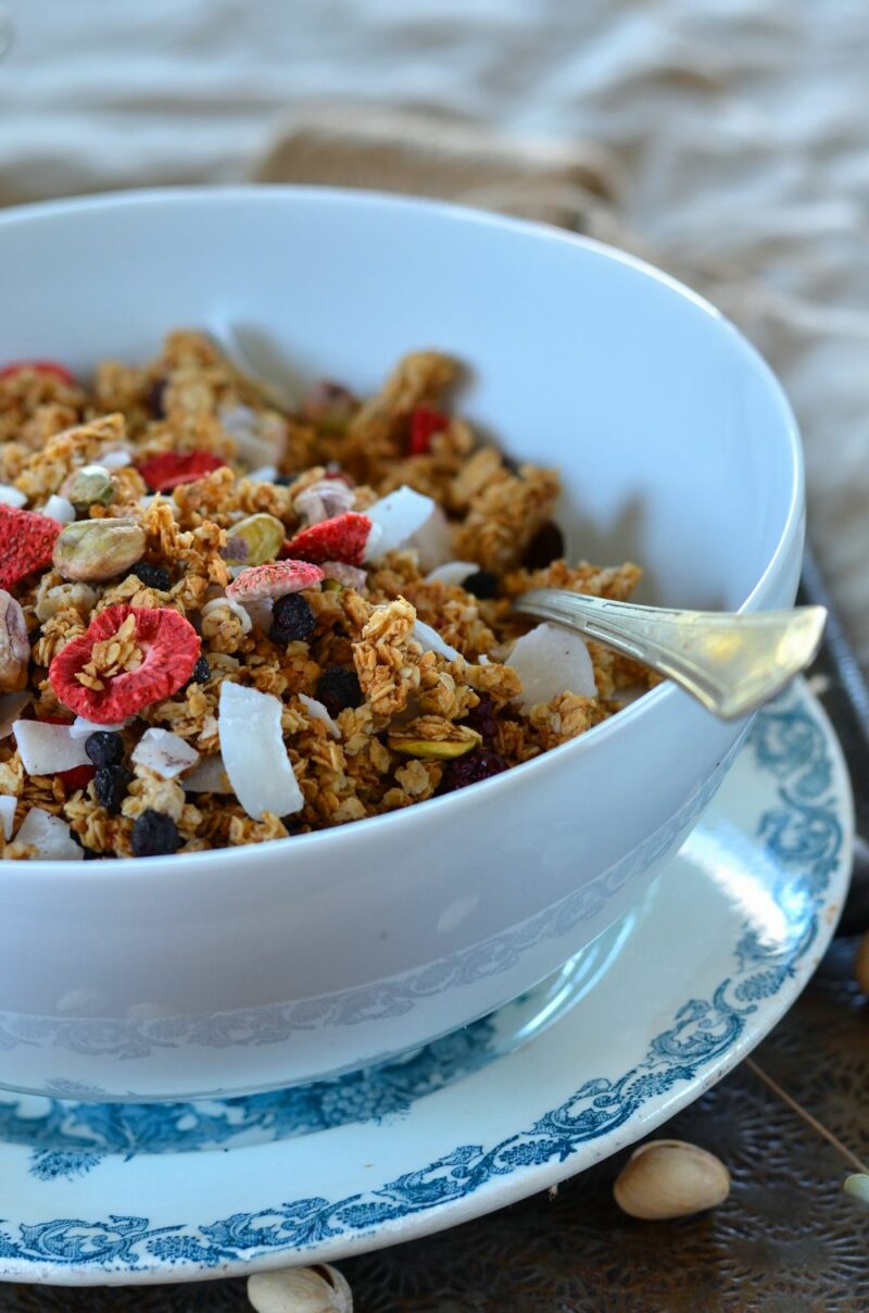 Granola Maison Aux Fruits Rouges Pistaches Et Noix De Coco