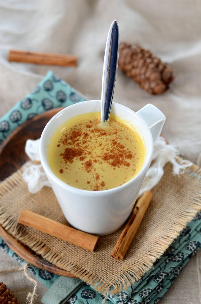 Café latté à la citrouille et aux épices