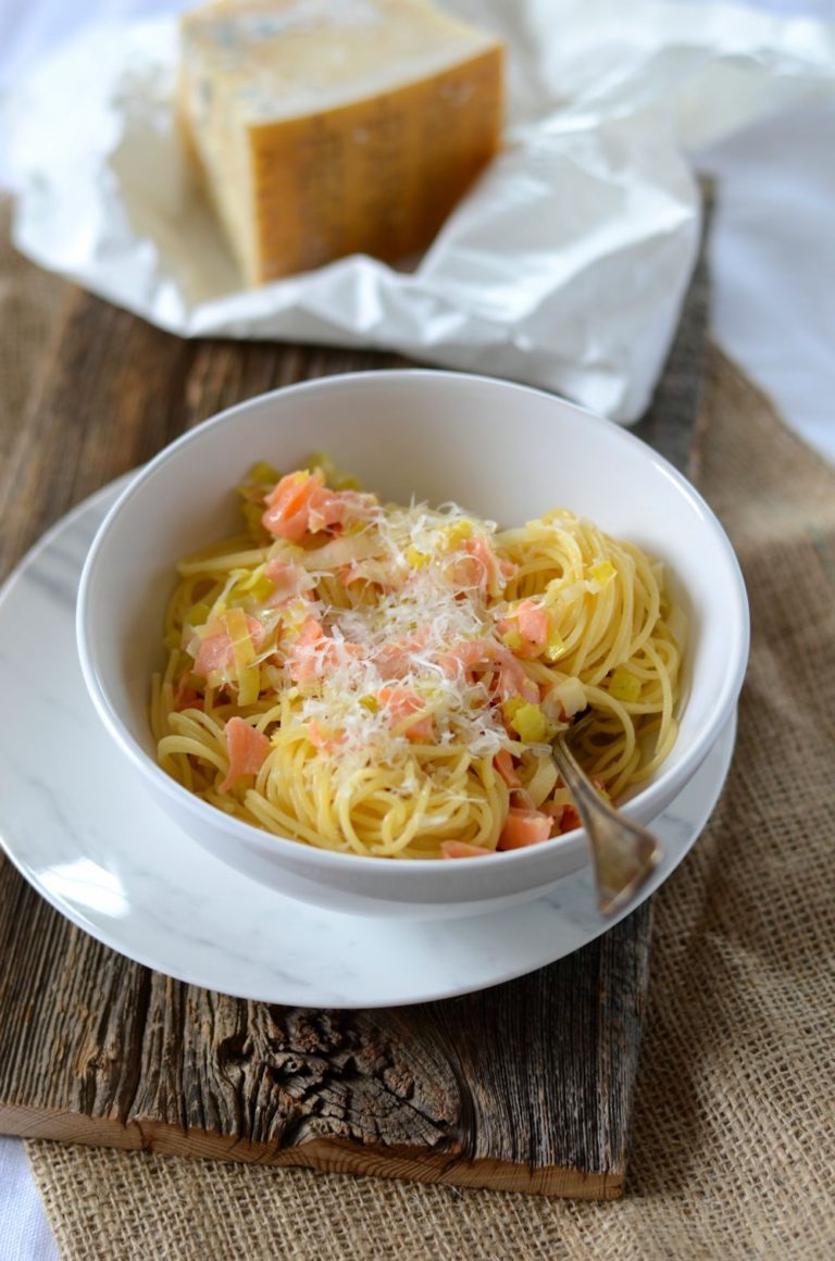 Spaghetti au saumon et fondue de poireau