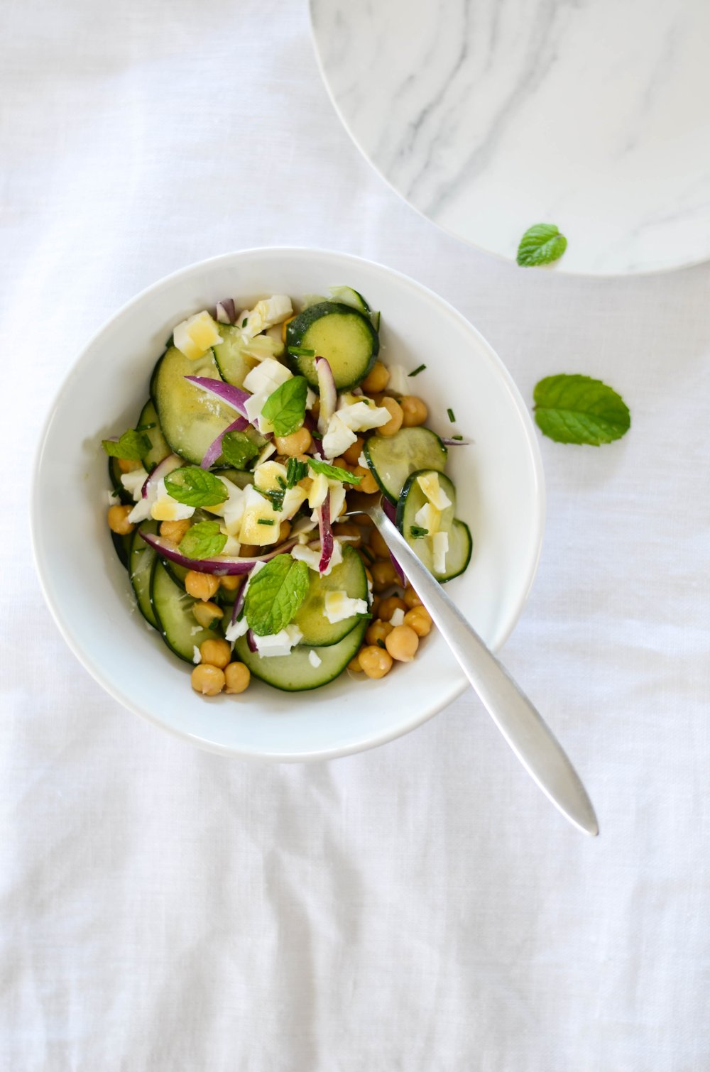 Salade de concombre, pois-chiche et feta