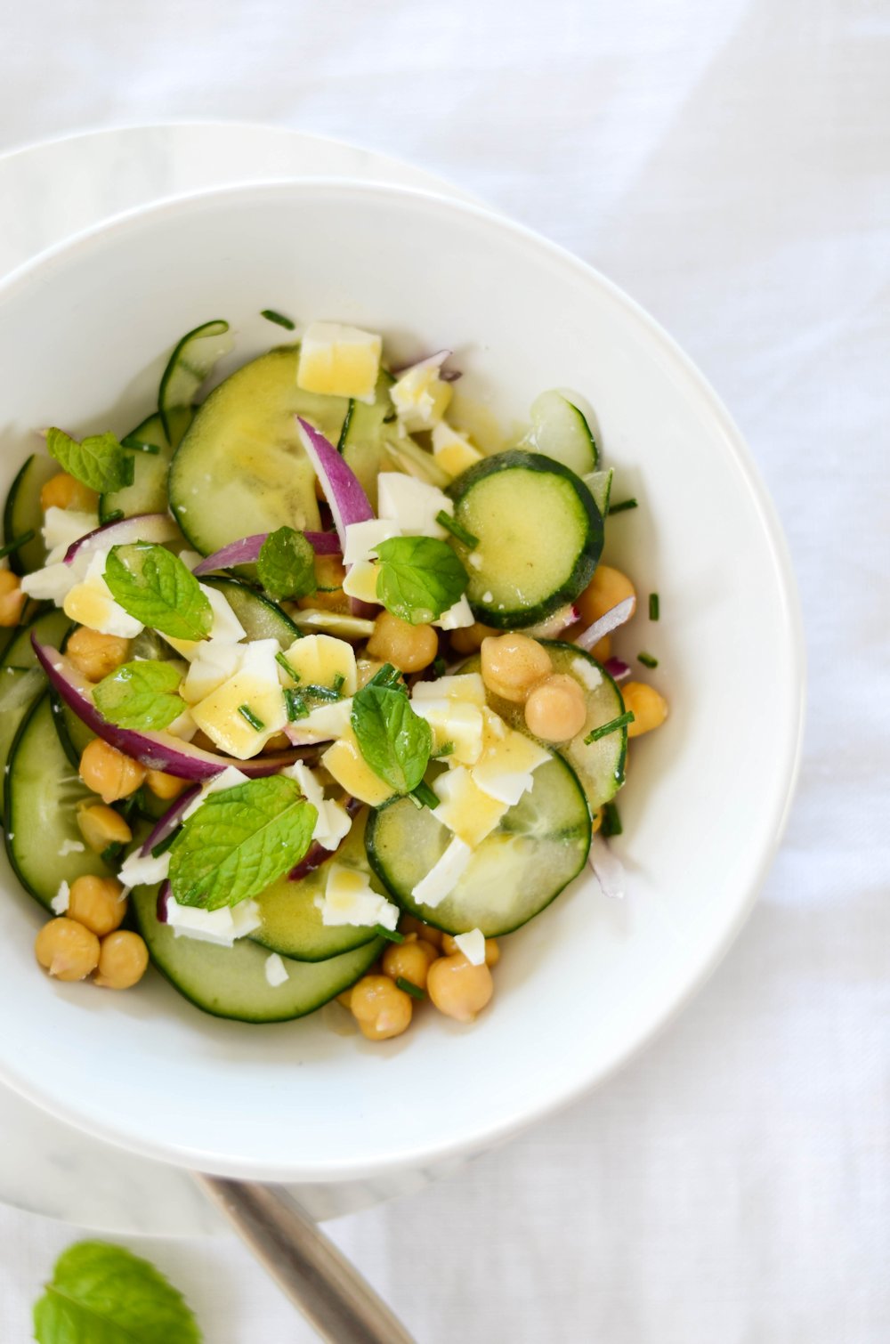 Salade de concombre, pois-chiche et feta