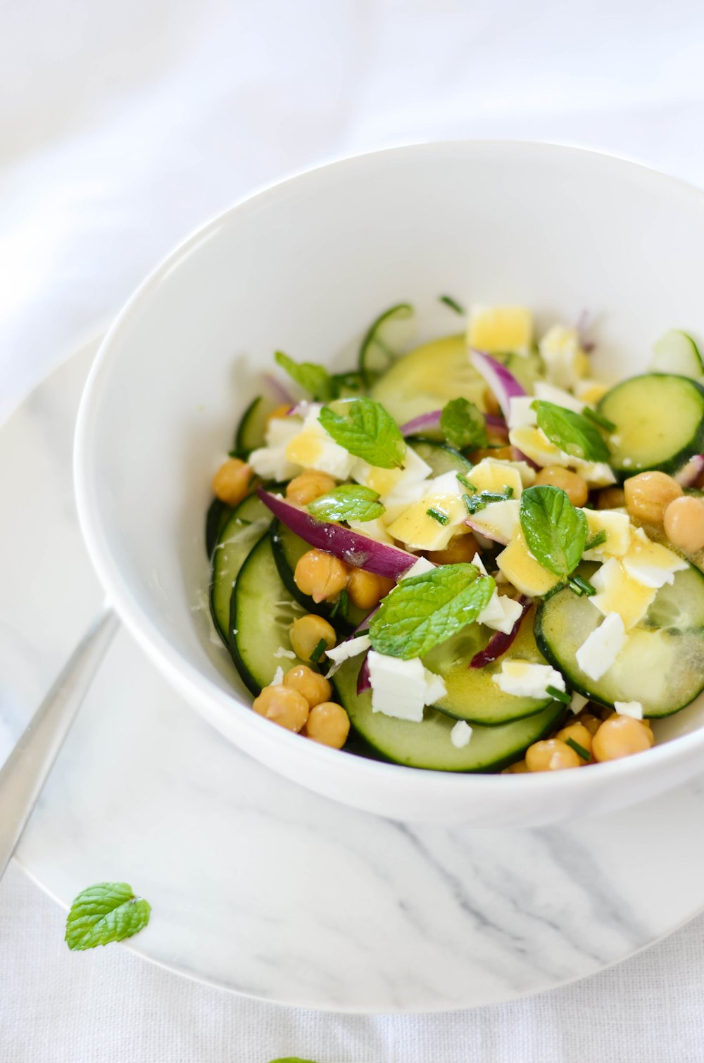 Salade de concombre, pois-chiche et feta