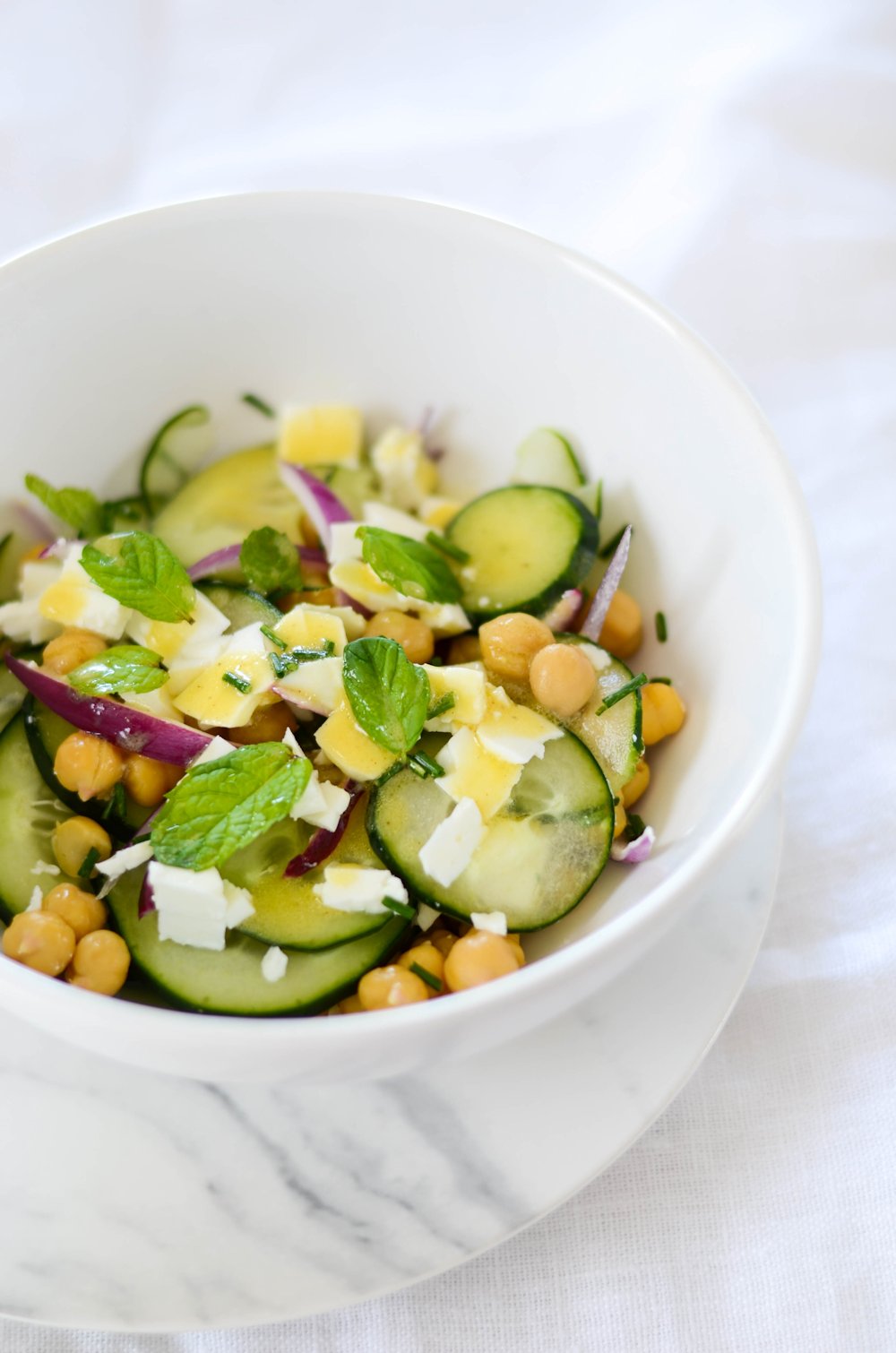 Salade de concombre, pois-chiche et feta