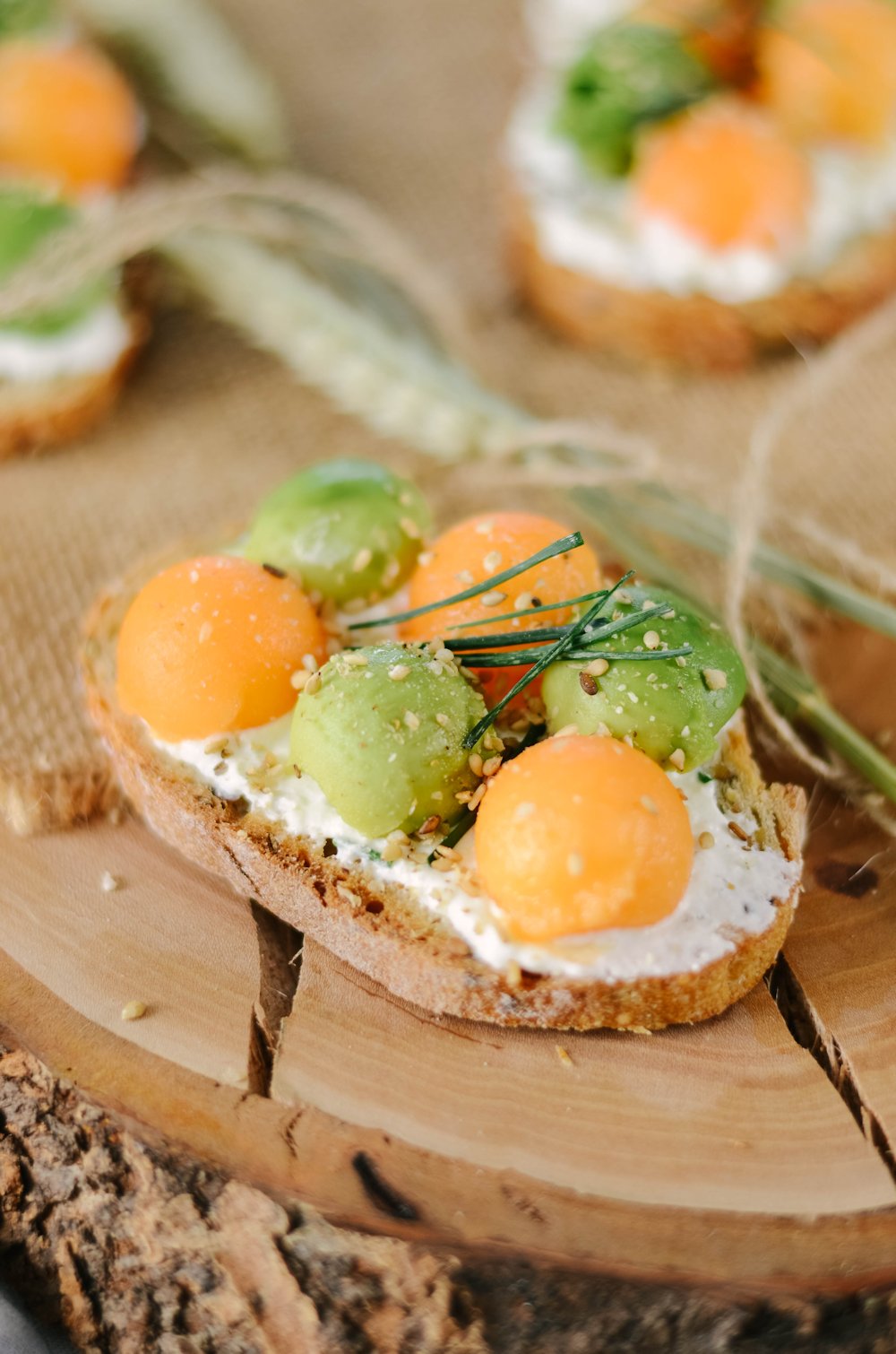 Toast avocat, melon et fromage frais