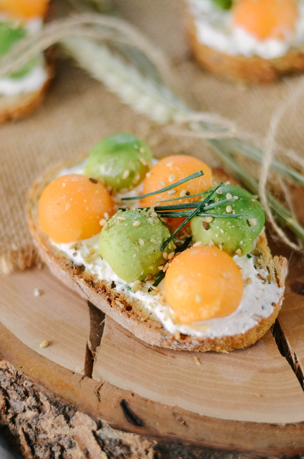 Toast avocat, melon et fromage frais