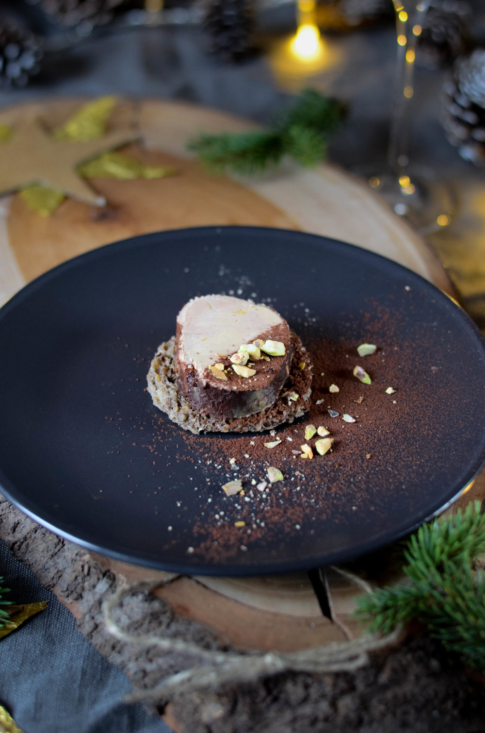 Foie gras au torchon au cacao et armagnac
