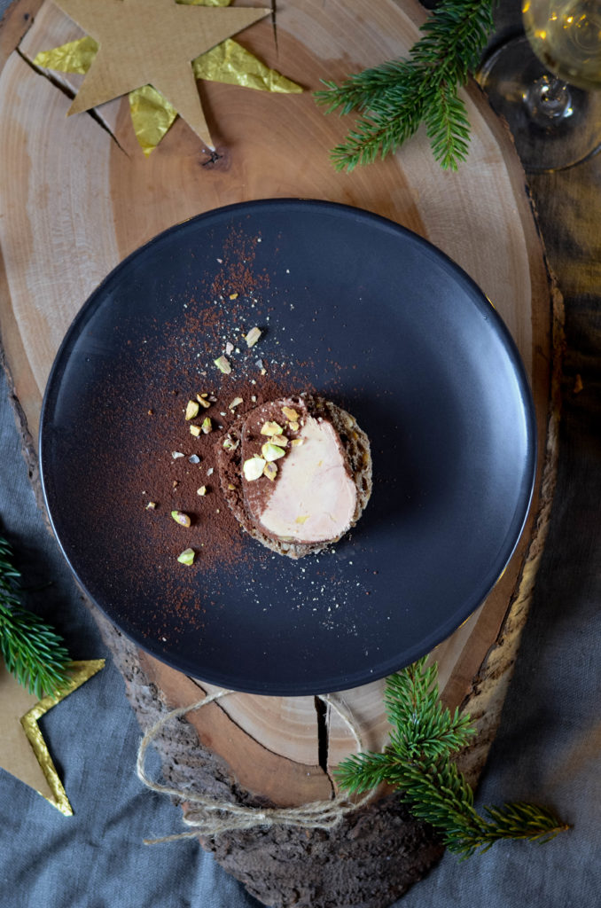 Foie gras au torchon au cacao et armagnac