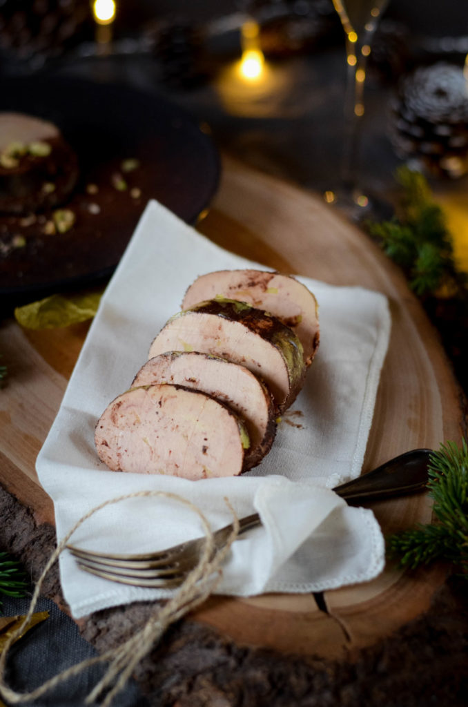 Foie gras au torchon au cacao et armagnac