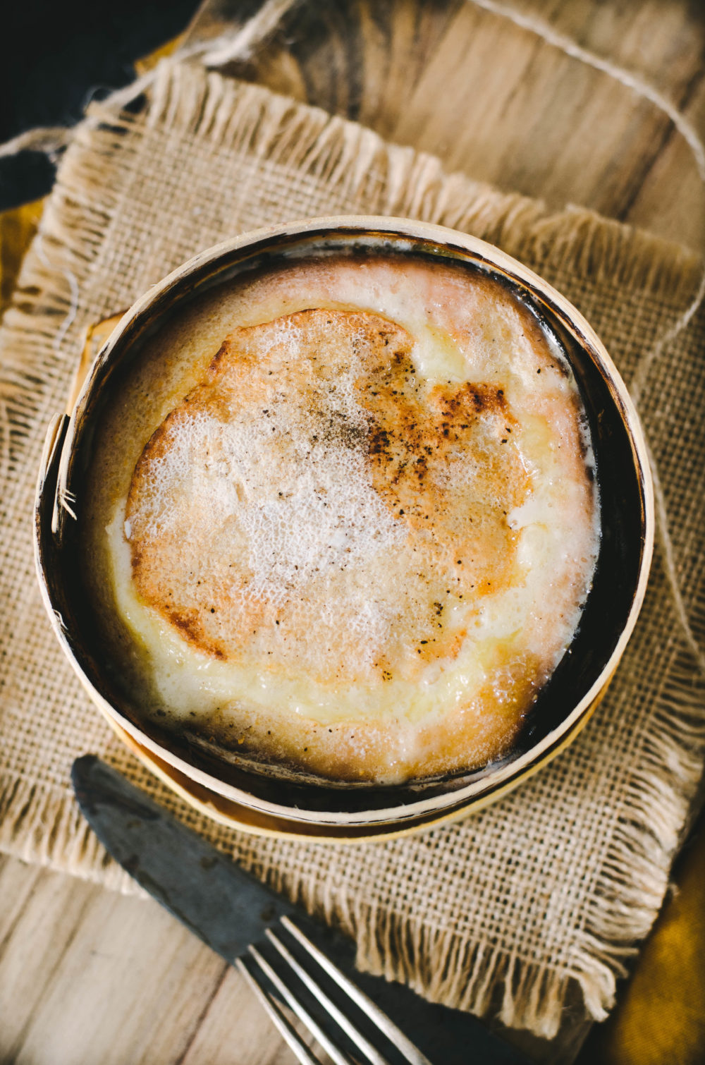 Quel Vin Blanc Avec Mont D'or Chaud Mont d'Or au four, la boîte chaude - Recette - Tangerine Zest