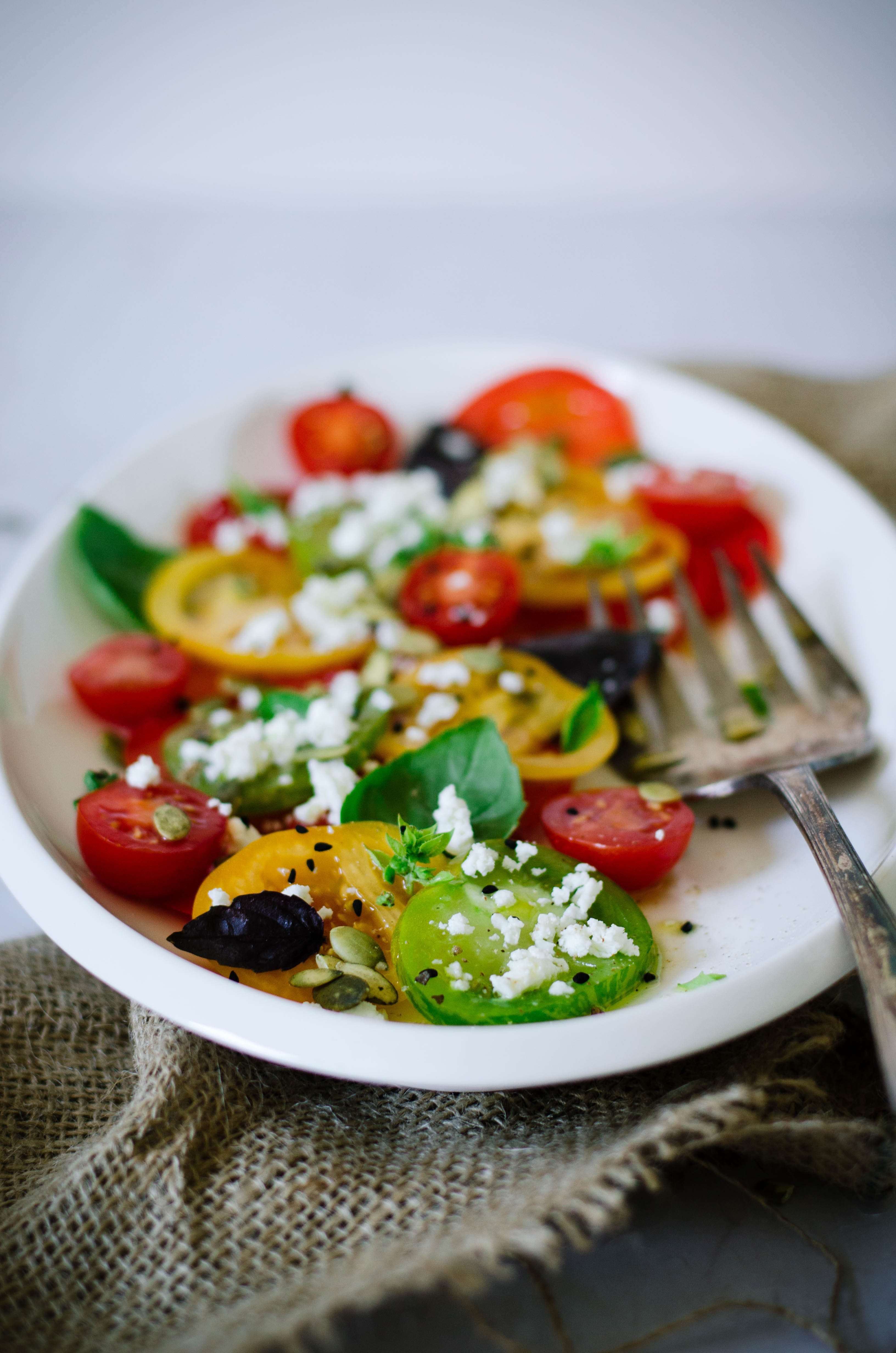 Carpaccio de tomates anciennes et feta Carpaccio de tomate ancienne et feta