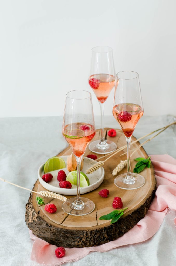 Cocktail rosé au crémant et framboise