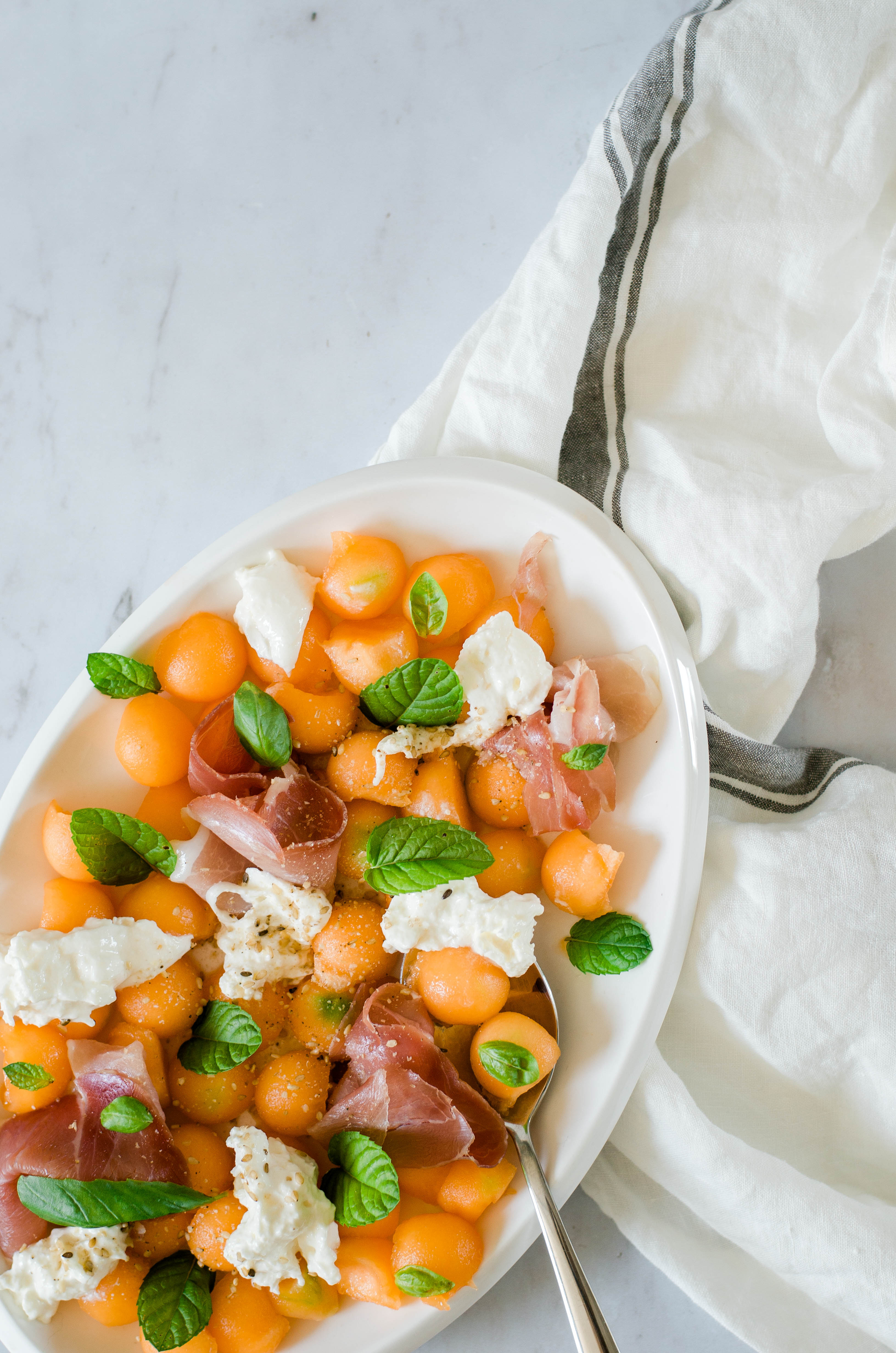 Salade de melon, mozzarella et jambon cru