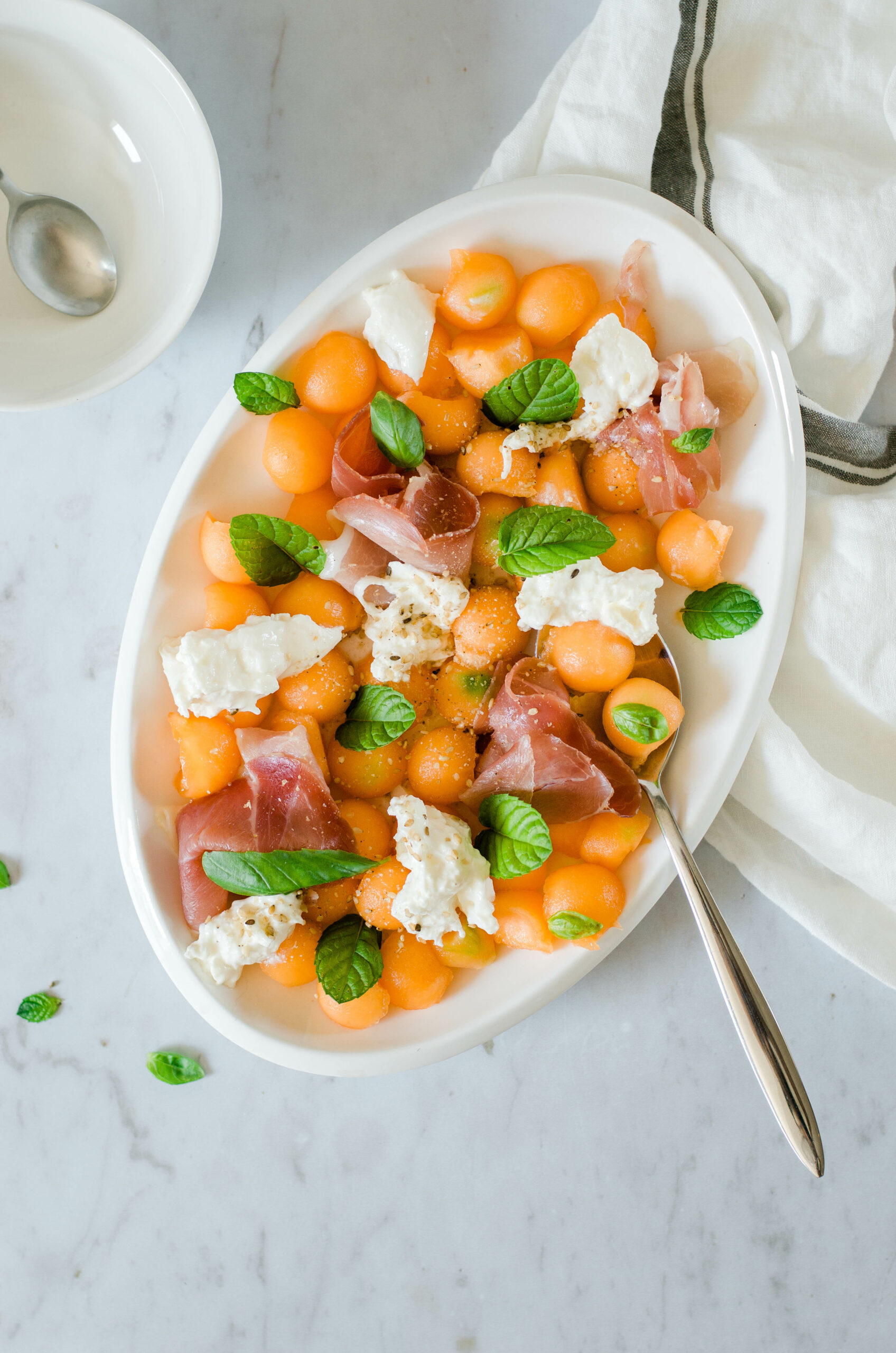 Salade de melon, mozzarella et jambon cru