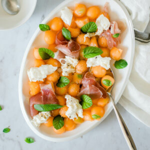 Salade de melon, mozzarella et jambon cru