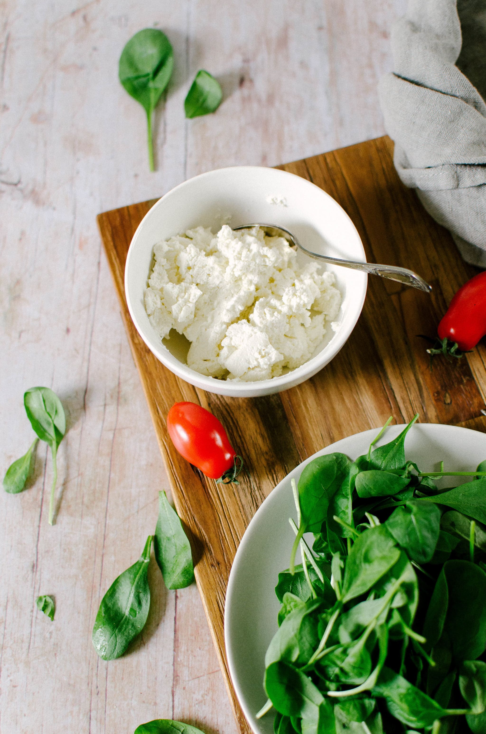 Spinach and ricotta cannelloni with tomato sauce