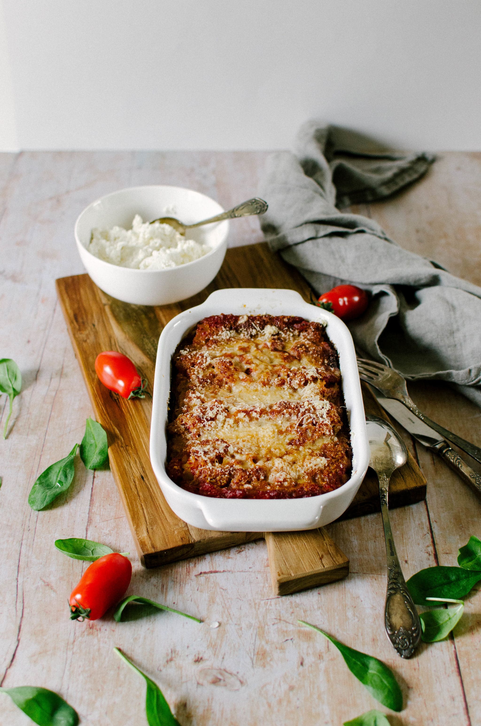 Spinach and ricotta cannelloni with tomato sauce