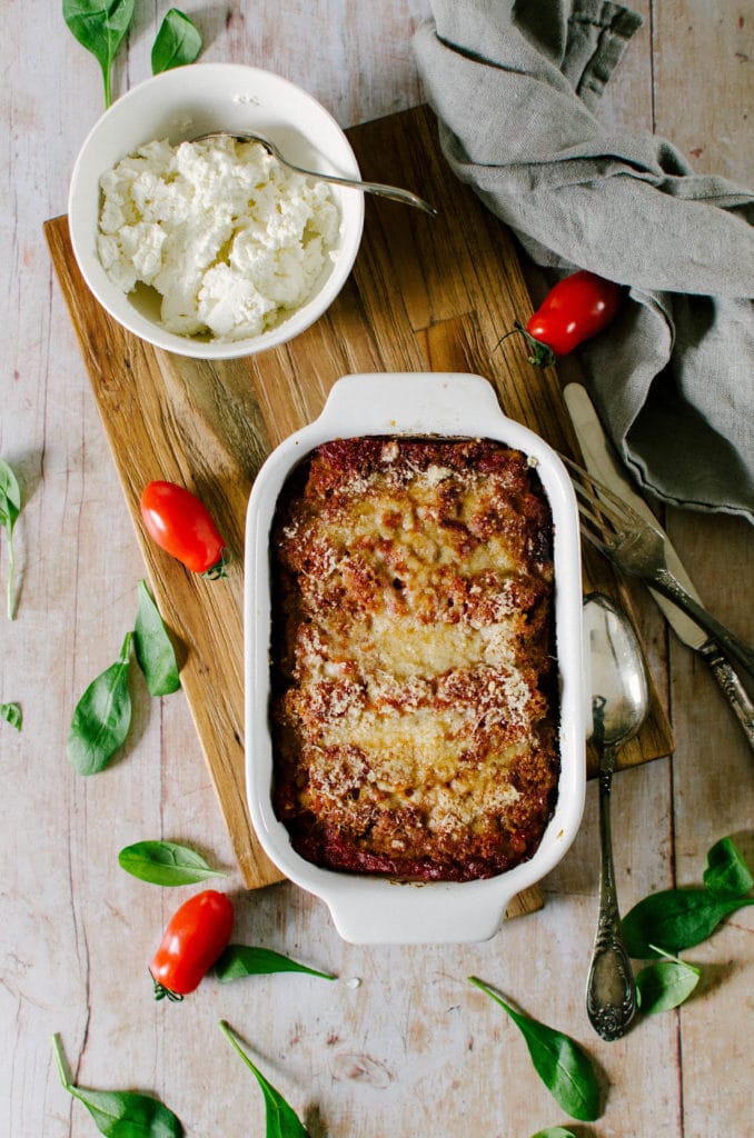 Spinach and ricotta cannelloni with tomato sauce