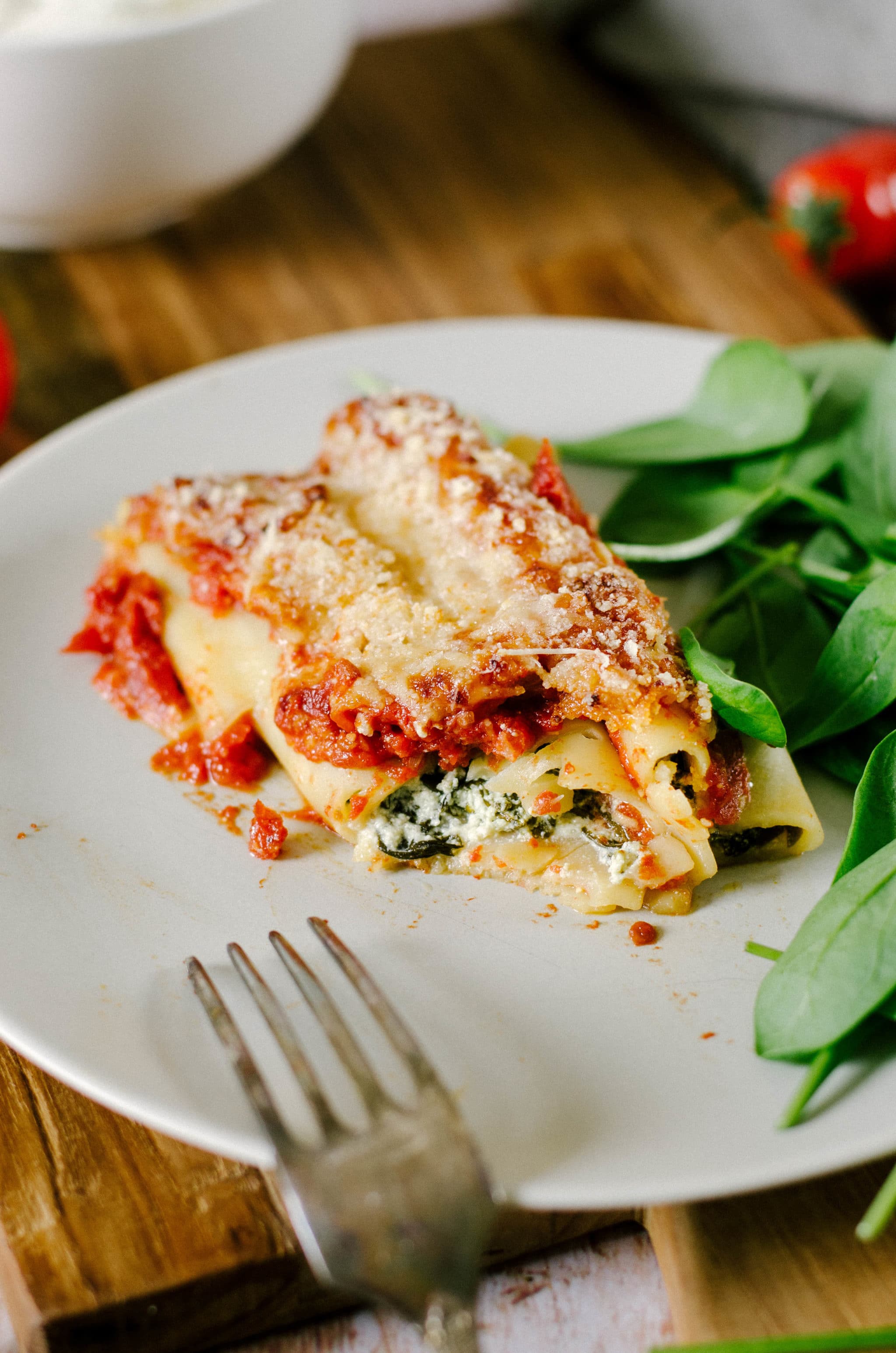 Spinach and ricotta pasta with tomato sauce