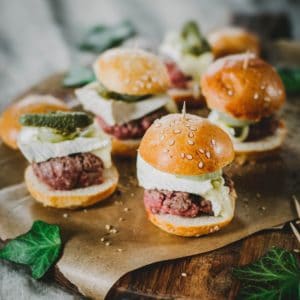 Mini-burgers apéritifs au bœuf et camembert