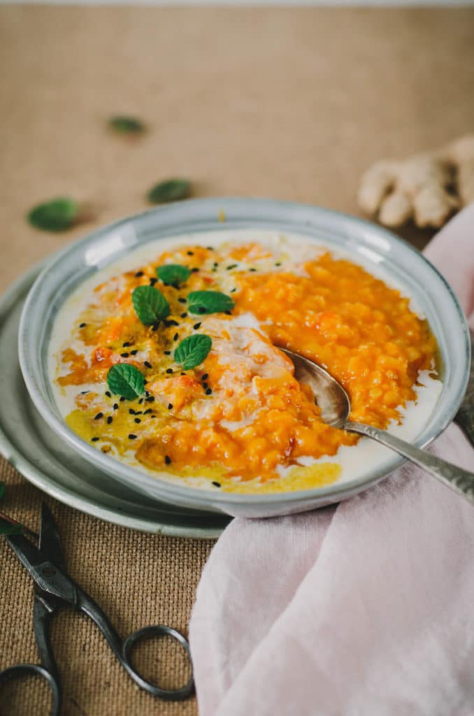 soupe de lentilles au curry, tomate et coco