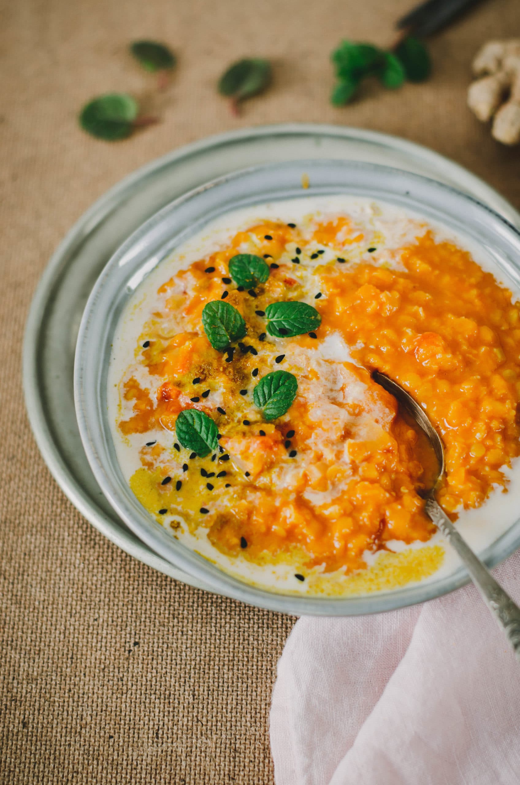 soupe de lentilles au curry, tomate et coco