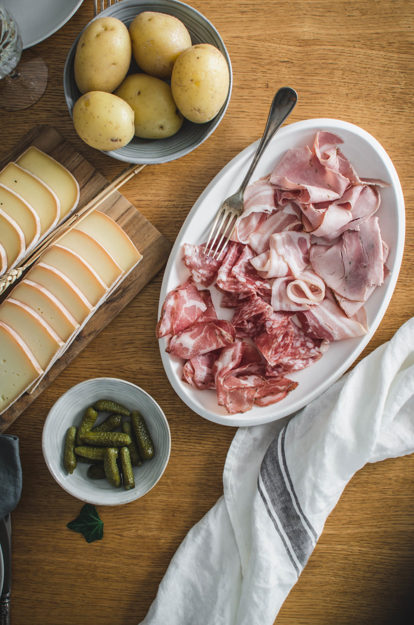 Tray of cold cuts for raclette