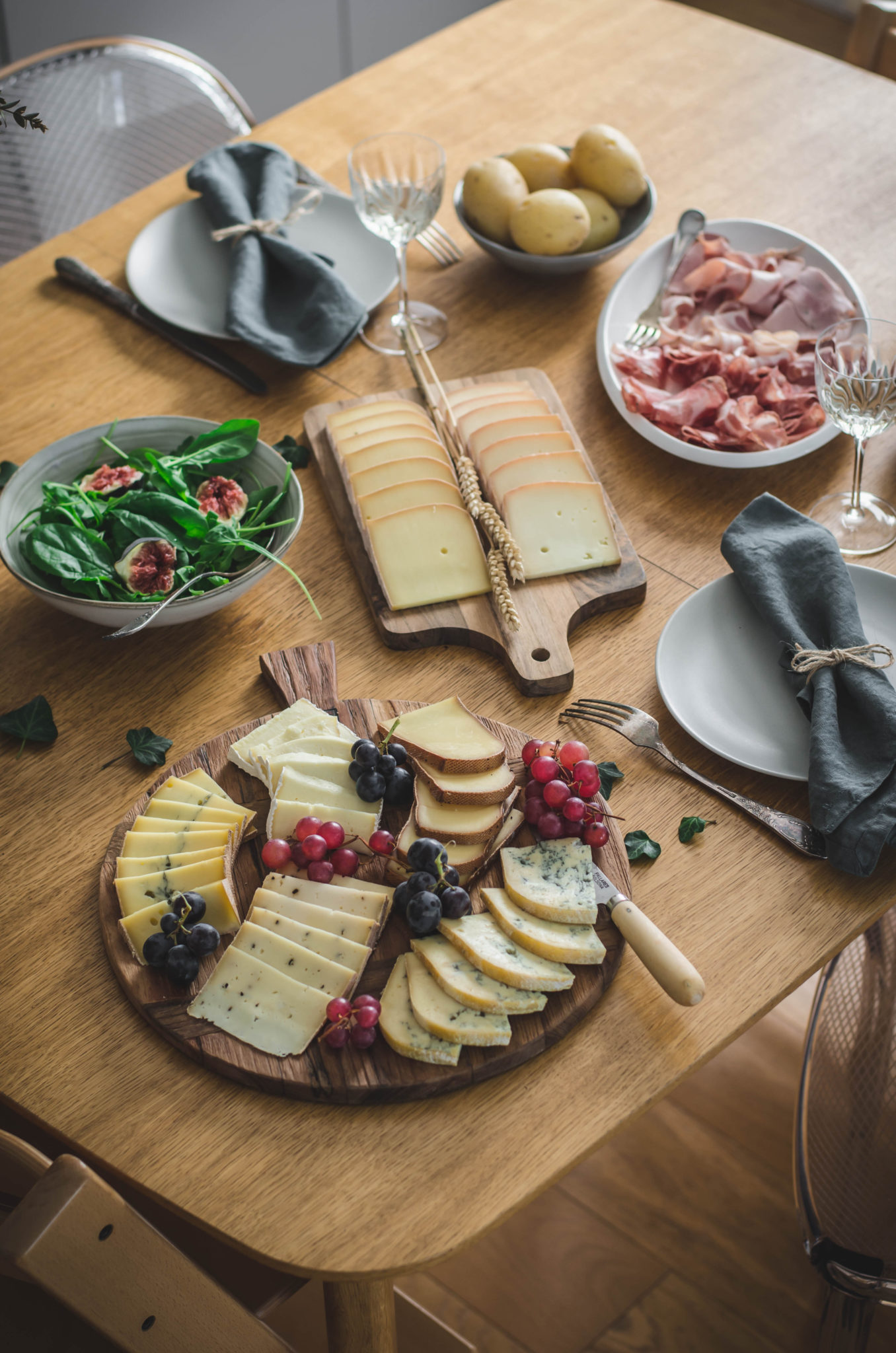 Homemade raclette, how to make it and which cheeses to choose