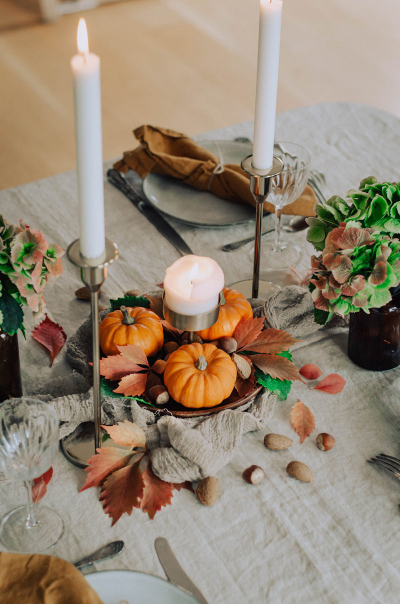 Lot de 142 assiettes et serviettes de fête d'automne avec tasses, bannière, nappe de citrouille pour fête d'automne, Thanksgiving, dîner, décorations de fête, pour 20 personnes Lot de 142 assiettes et serviettes de fête d'automne avec tasses, bannière, nappe de citrouille pour fête d'automne, Thanksgiving, dîner, décorations de fête, pour 20 personnes