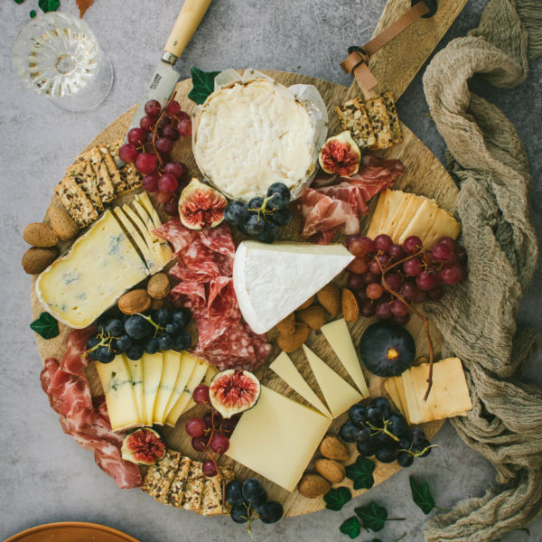 plateau de fromages et charcuteries