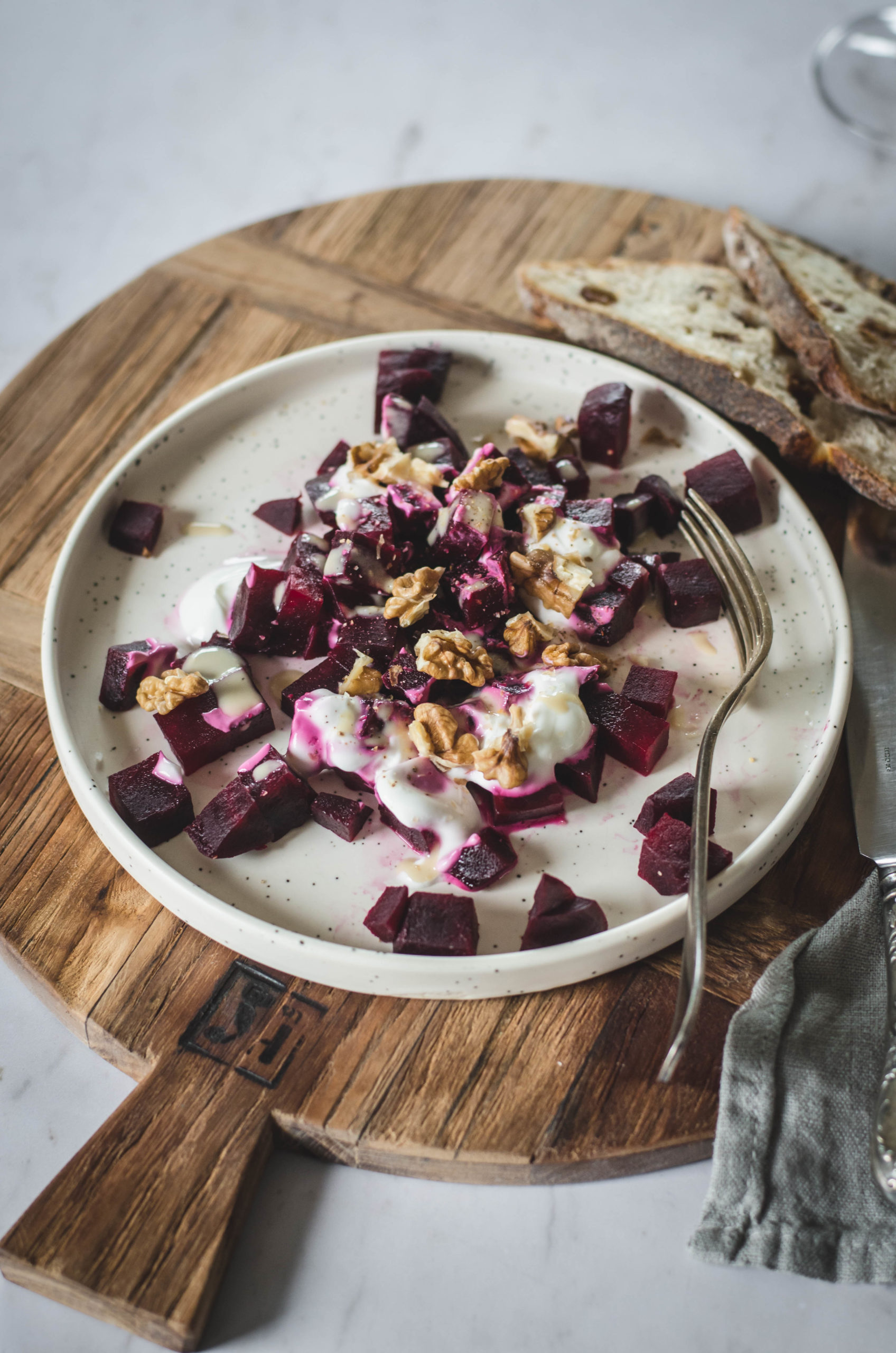 Salade de betterave, yaourt et noix