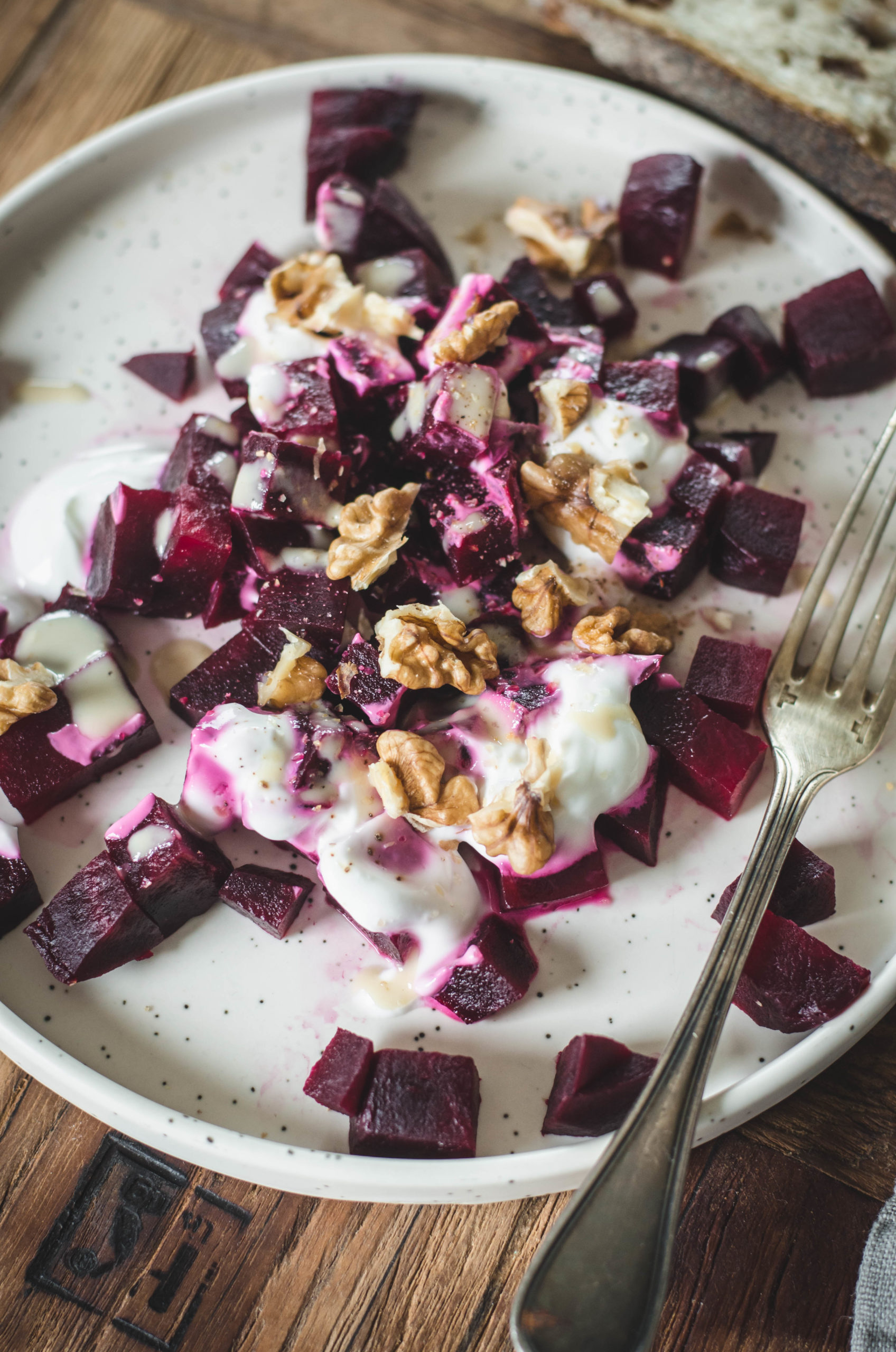 Salade de betterave, yaourt et noix