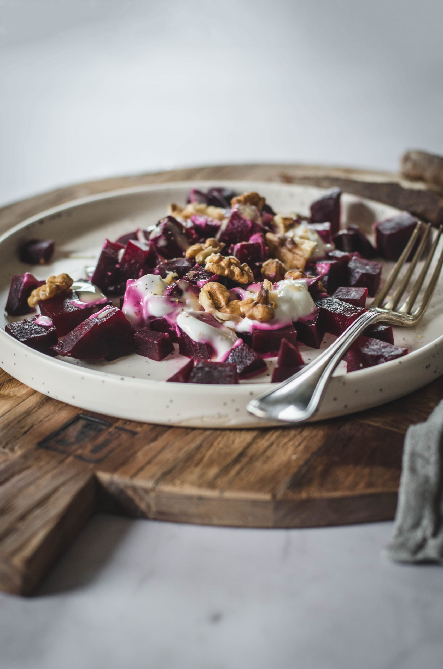 Salade de betterave, yaourt et noix