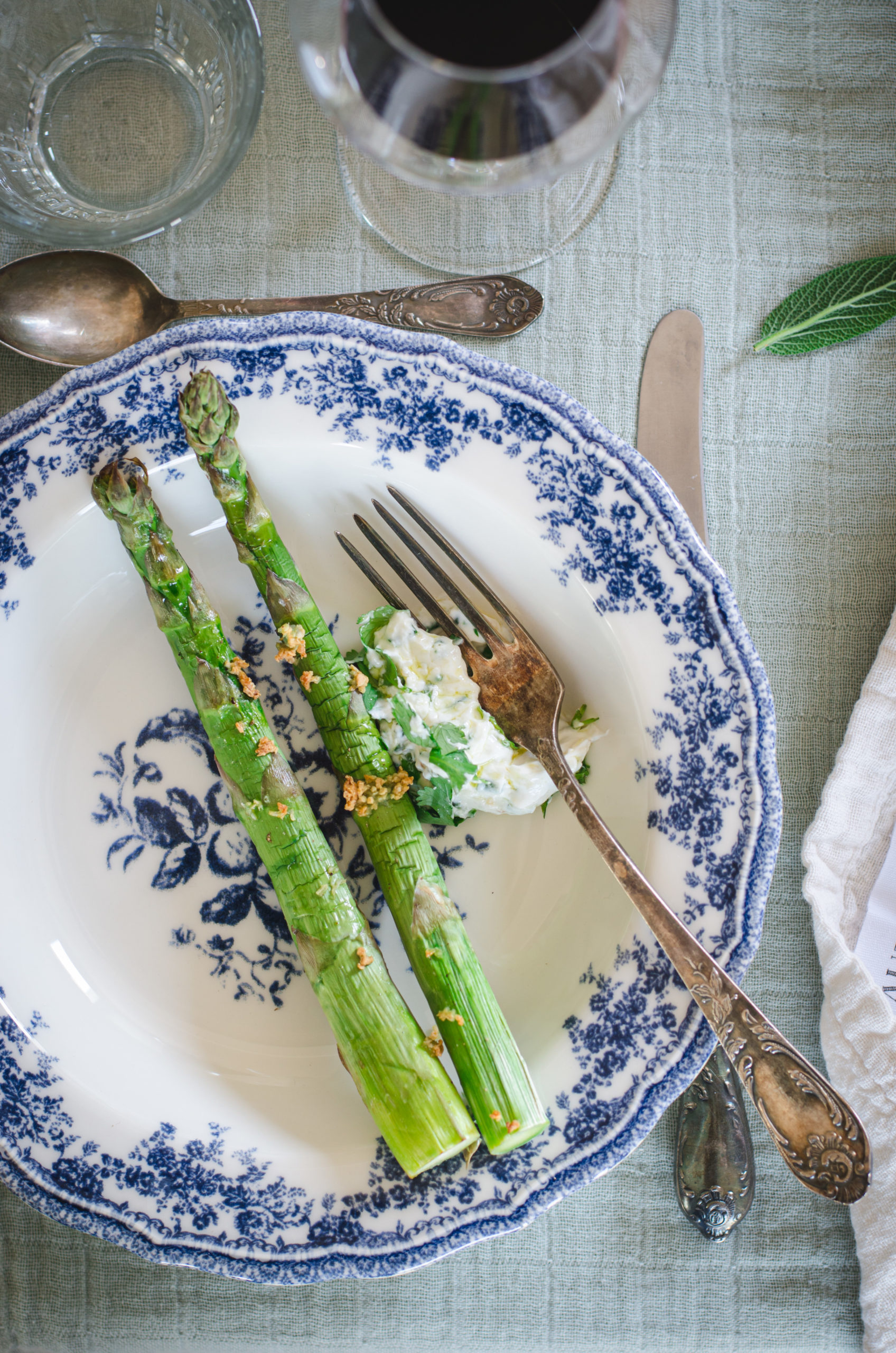 Asperges vertes rôties au four