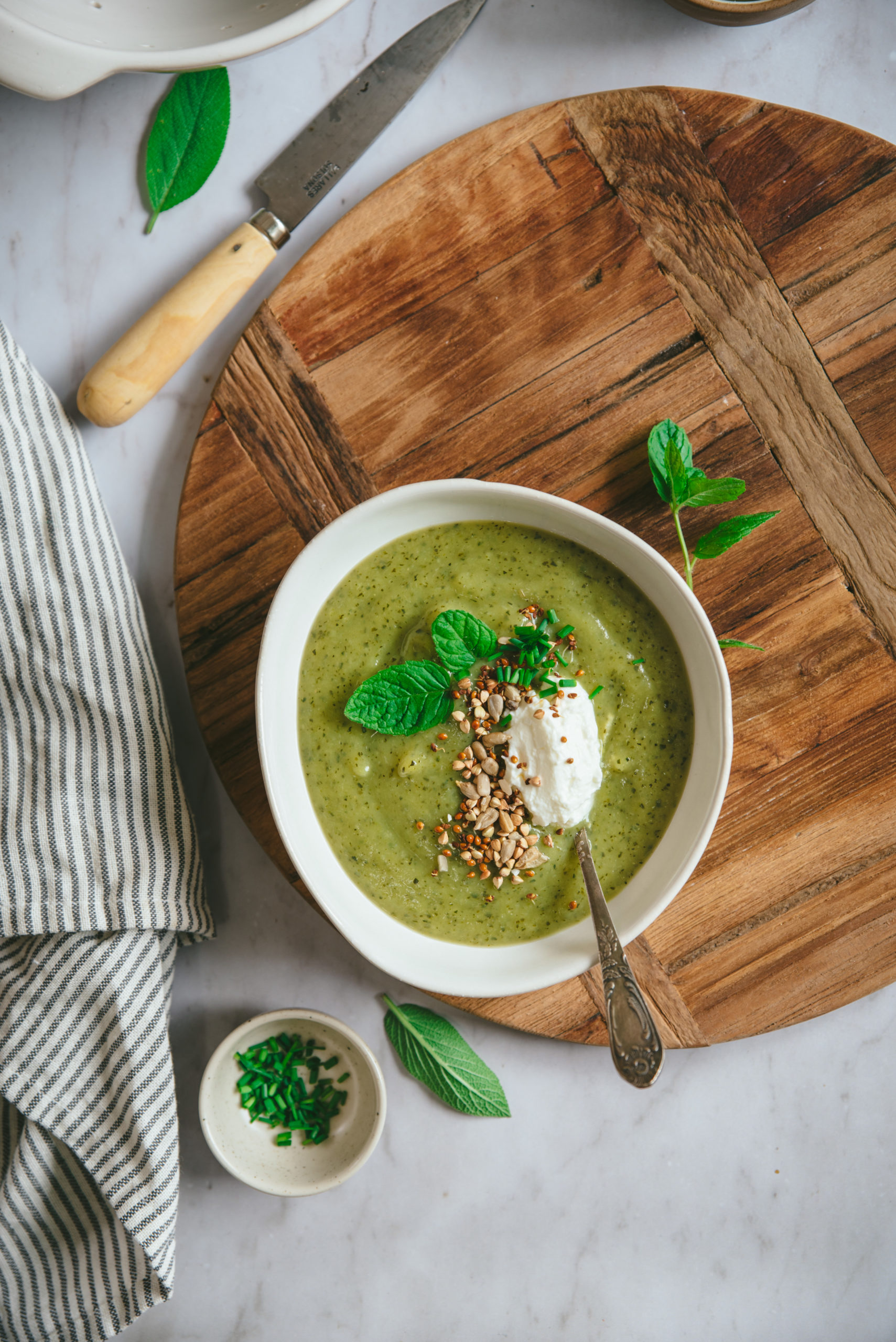 Soupe d'été de courgette froide