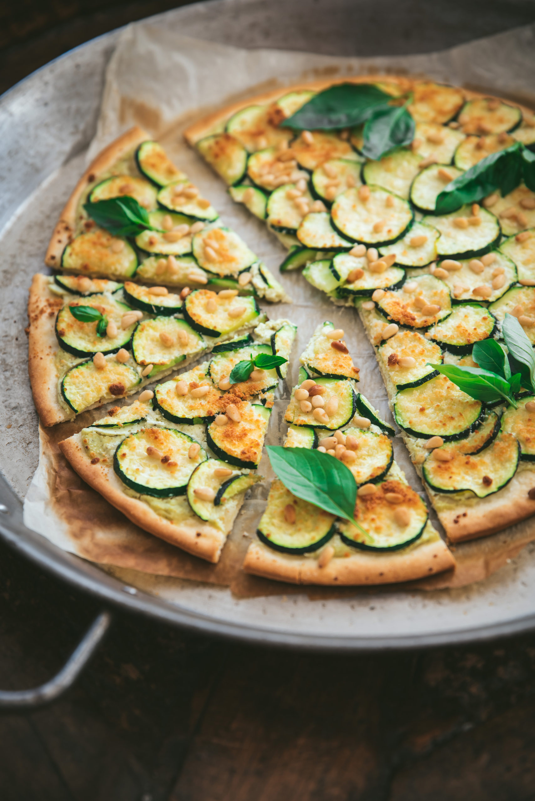 Pizza courgette ricotta et pignons