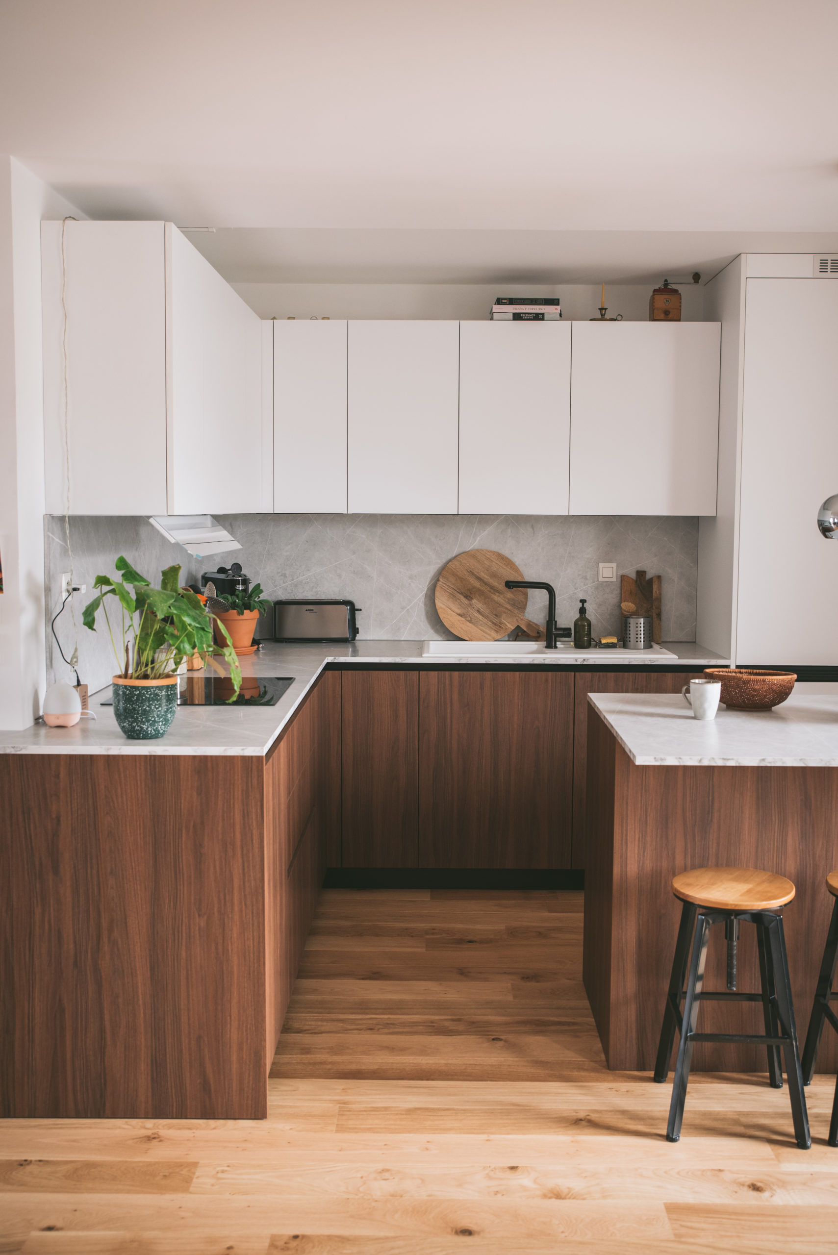 white and wood kitchen